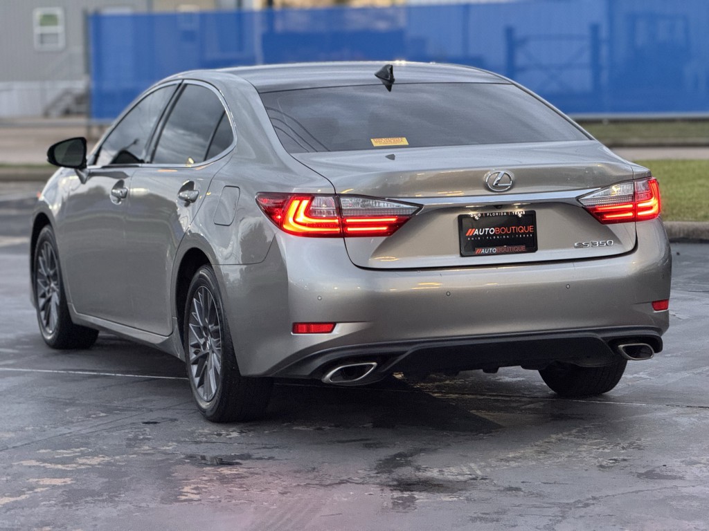 2018 Lexus ES Image 8