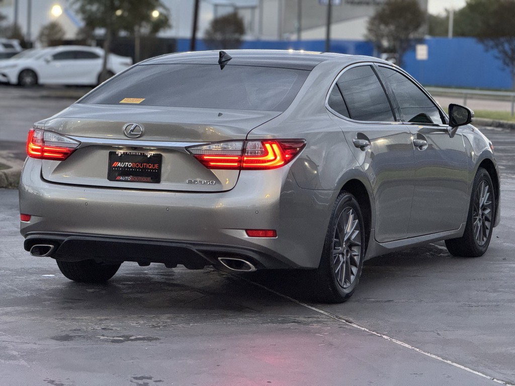 2018 Lexus ES Image 9