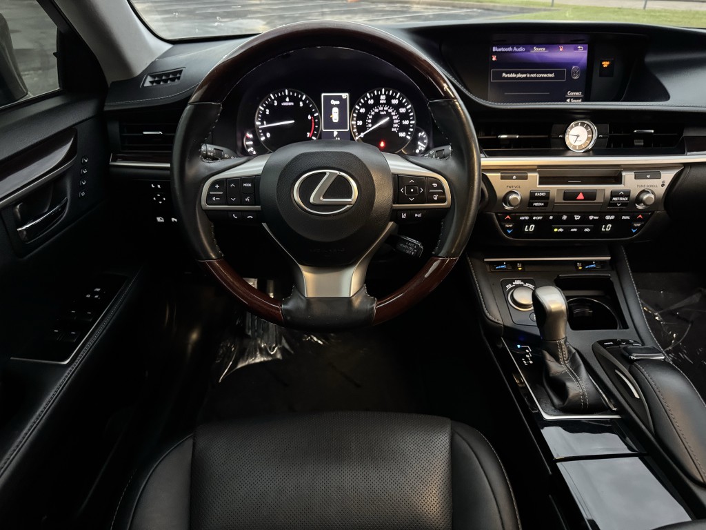 2018 Lexus ES Image 14