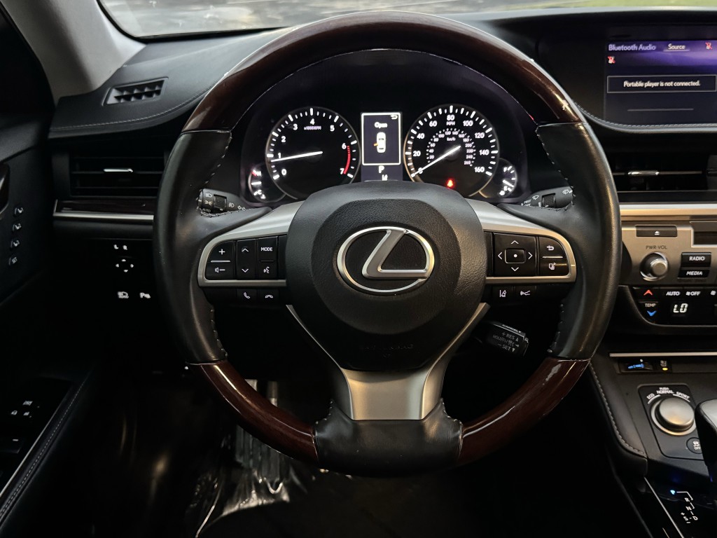 2018 Lexus ES Image 15