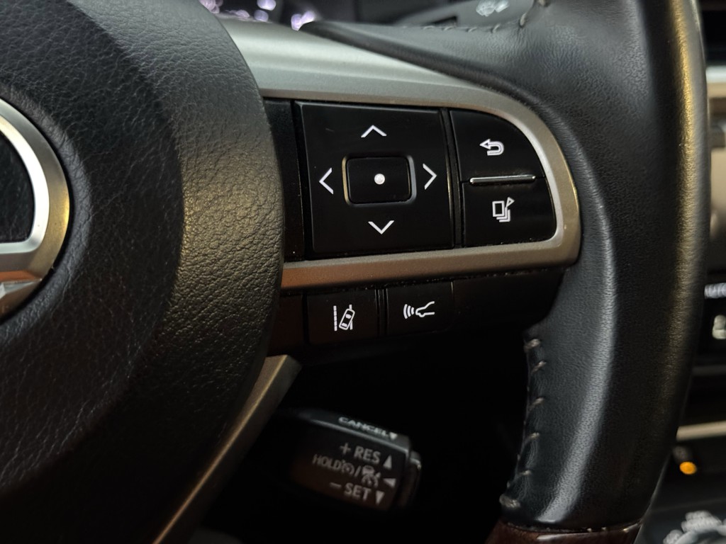 2018 Lexus ES Image 17