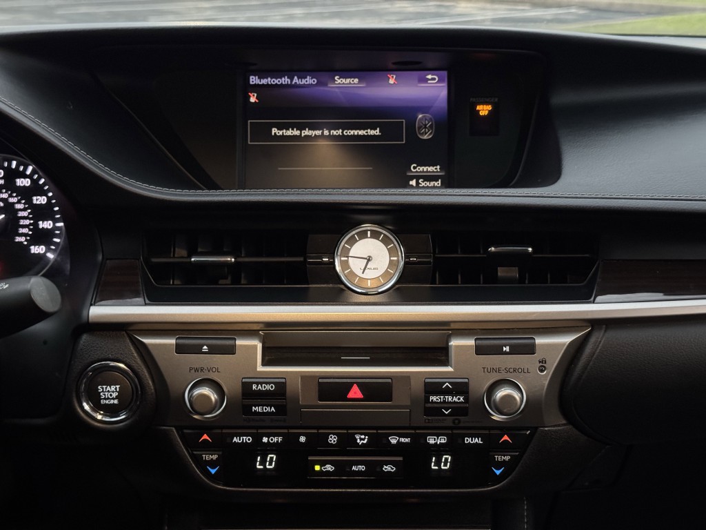 2018 Lexus ES Image 19