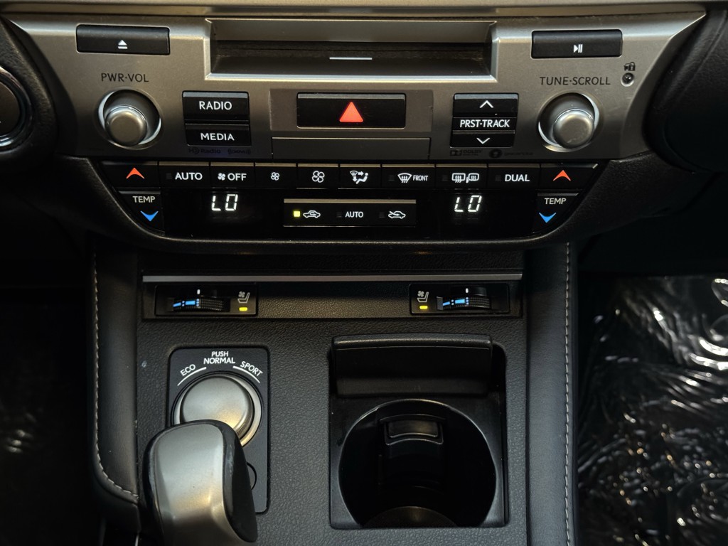 2018 Lexus ES Image 21