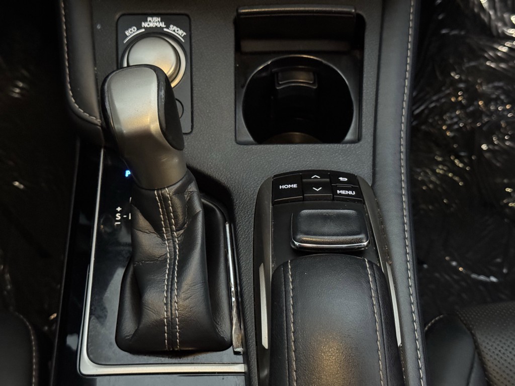 2018 Lexus ES Image 22