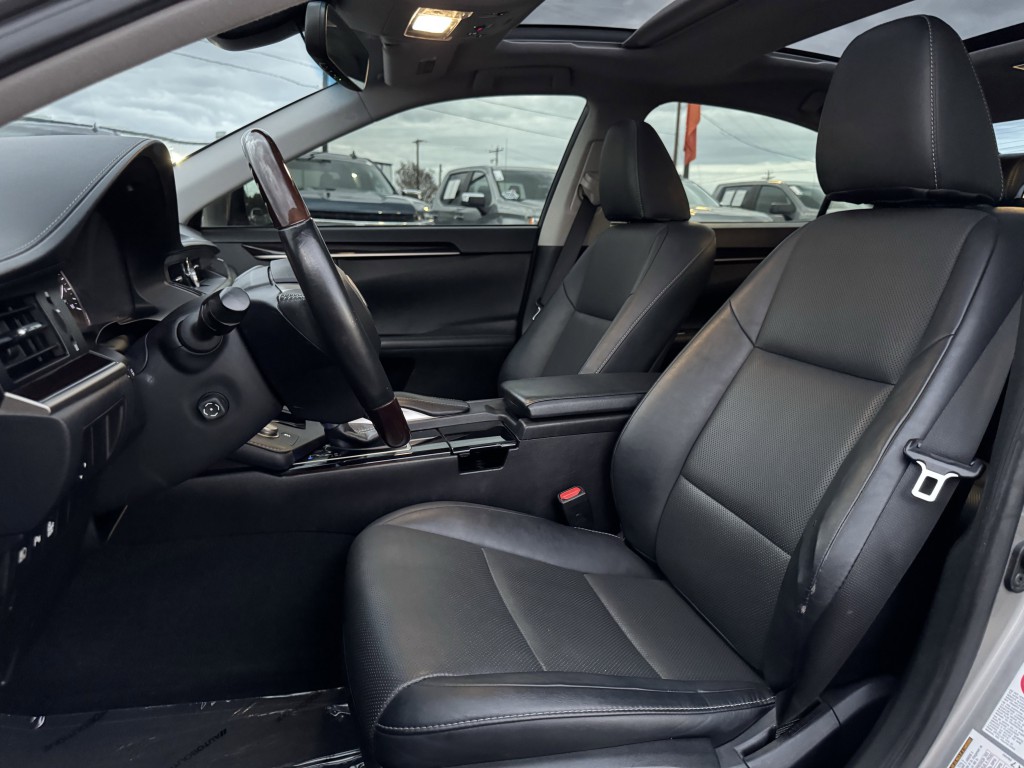 2018 Lexus ES Image 25