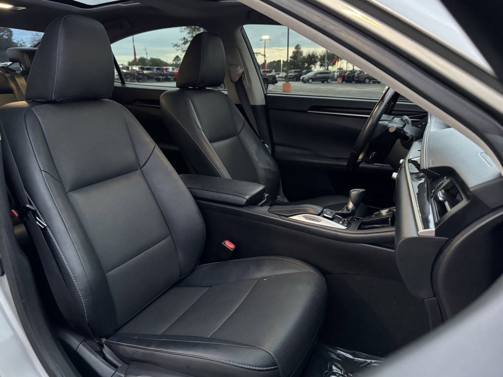 2018 Lexus ES Image 26