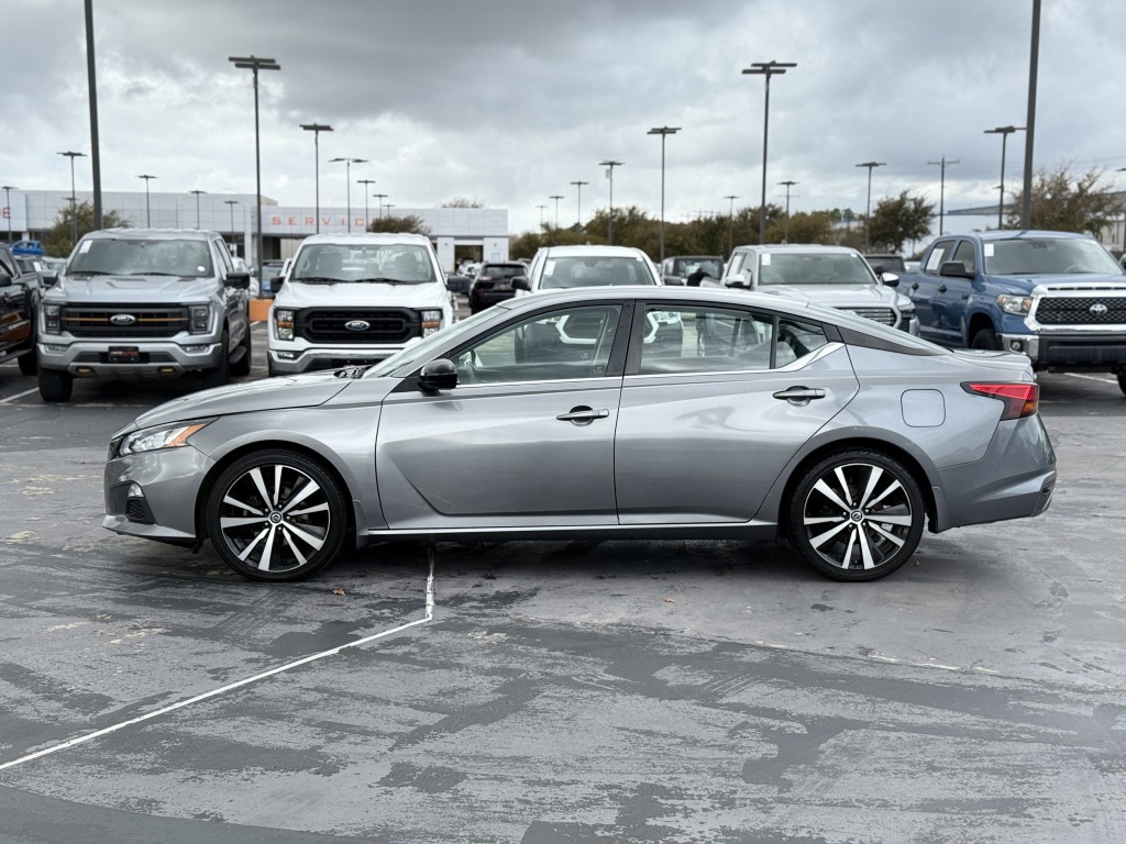 2022 Nissan Altima Image 10