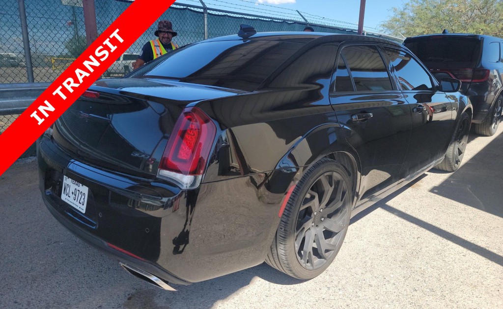 2021 Chrysler 300 Image 6