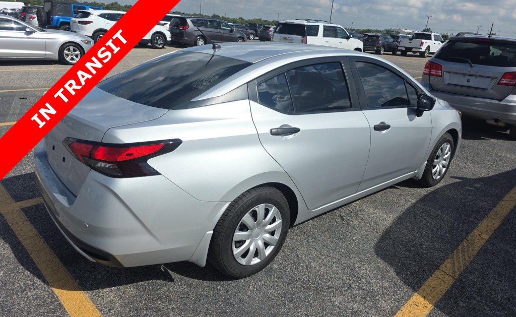 2020 Nissan Versa Image 8