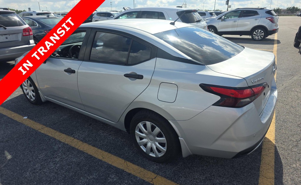 2020 Nissan Versa Image 9