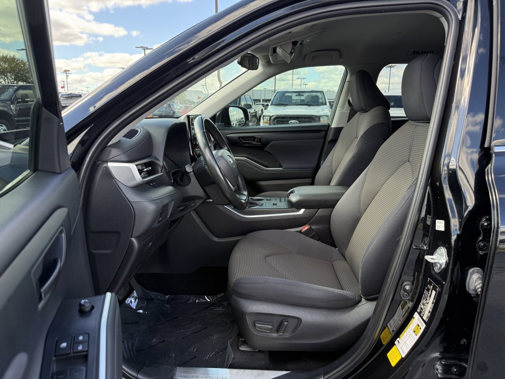 2022 Toyota Highlander Image 28