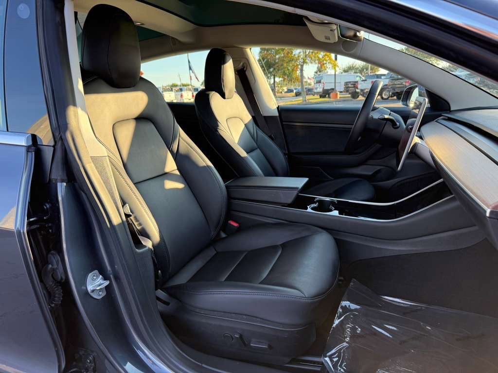 2020 Tesla Model 3 Image 23
