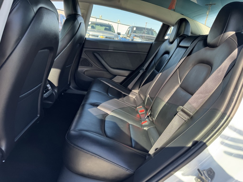 2019 Tesla Model 3 Image 24