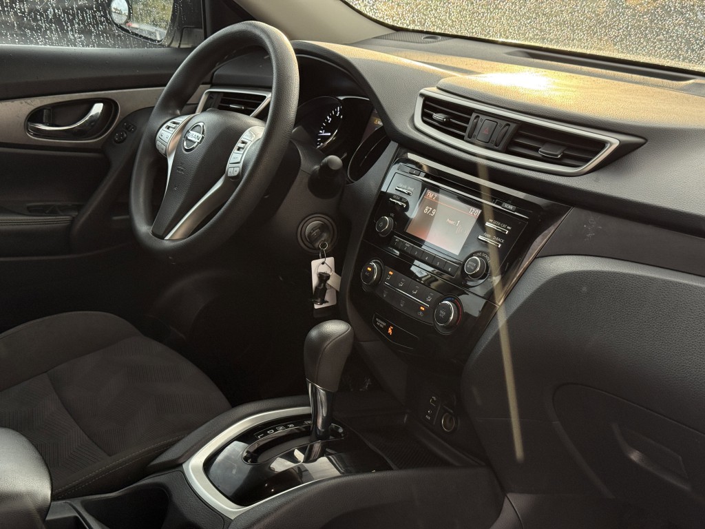 2016 Nissan Rogue Image 13