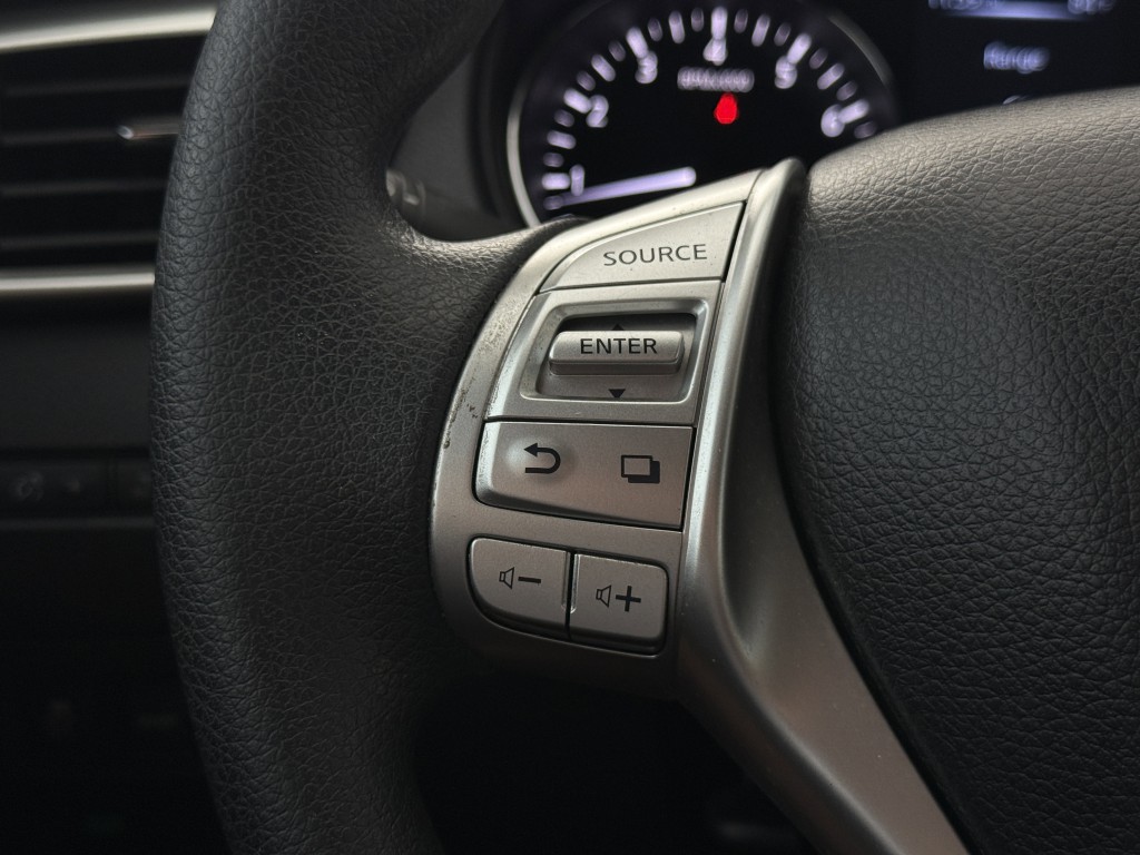 2016 Nissan Rogue Image 16