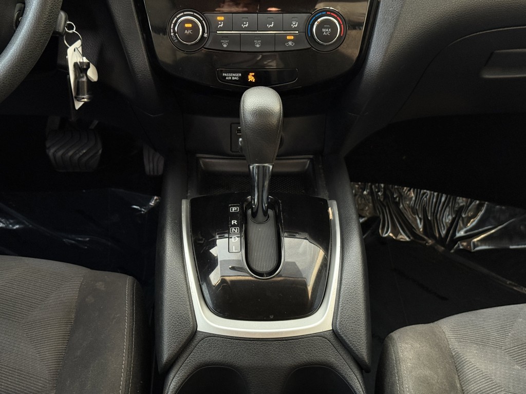 2016 Nissan Rogue Image 21