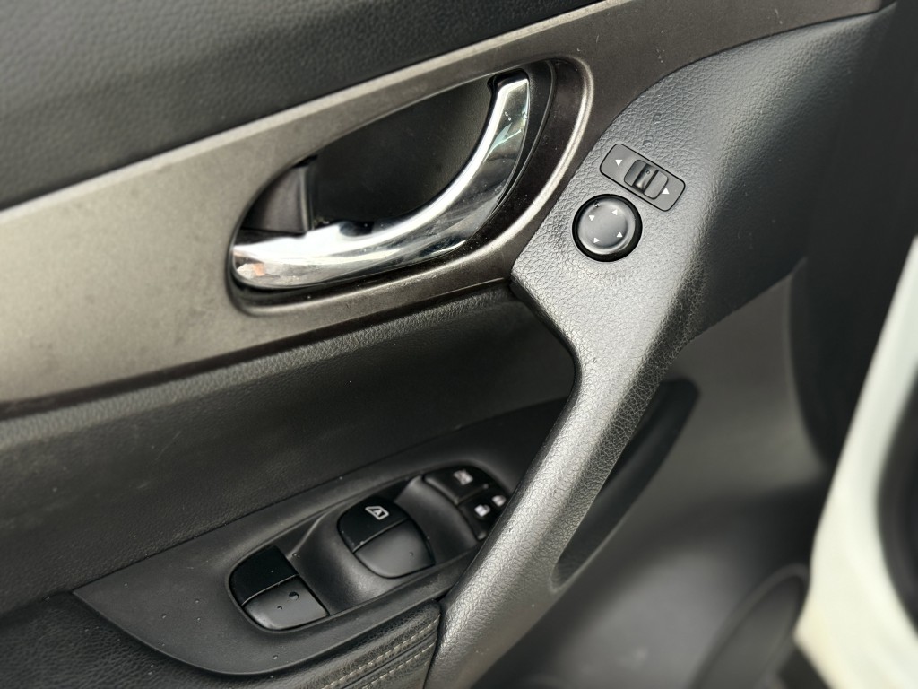2016 Nissan Rogue Image 22