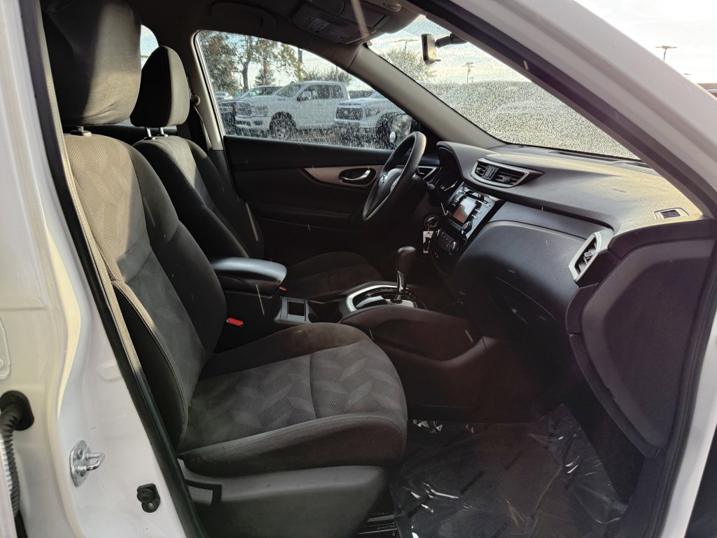 2016 Nissan Rogue Image 24