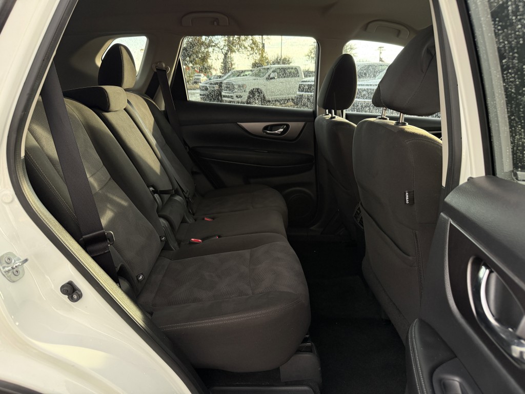 2016 Nissan Rogue Image 25