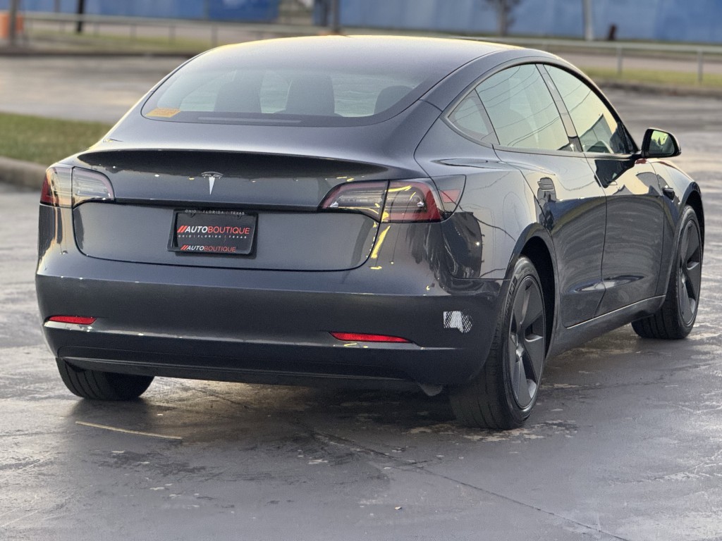 2023 Tesla Model 3 Image 9