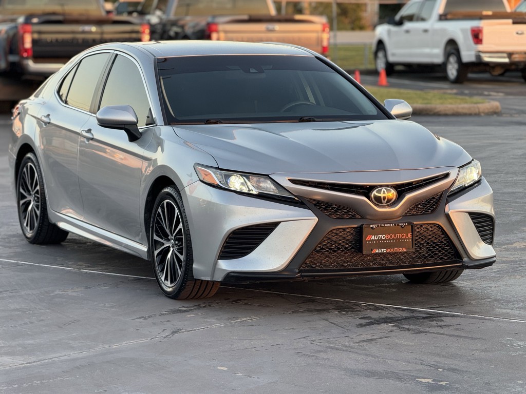 2019 Toyota Camry Image 3