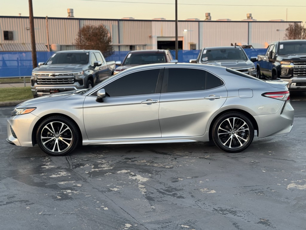 2019 Toyota Camry Image 11