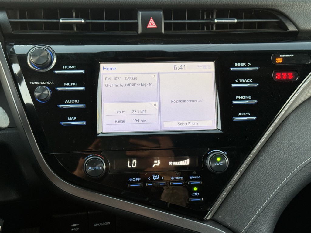 2019 Toyota Camry Image 17