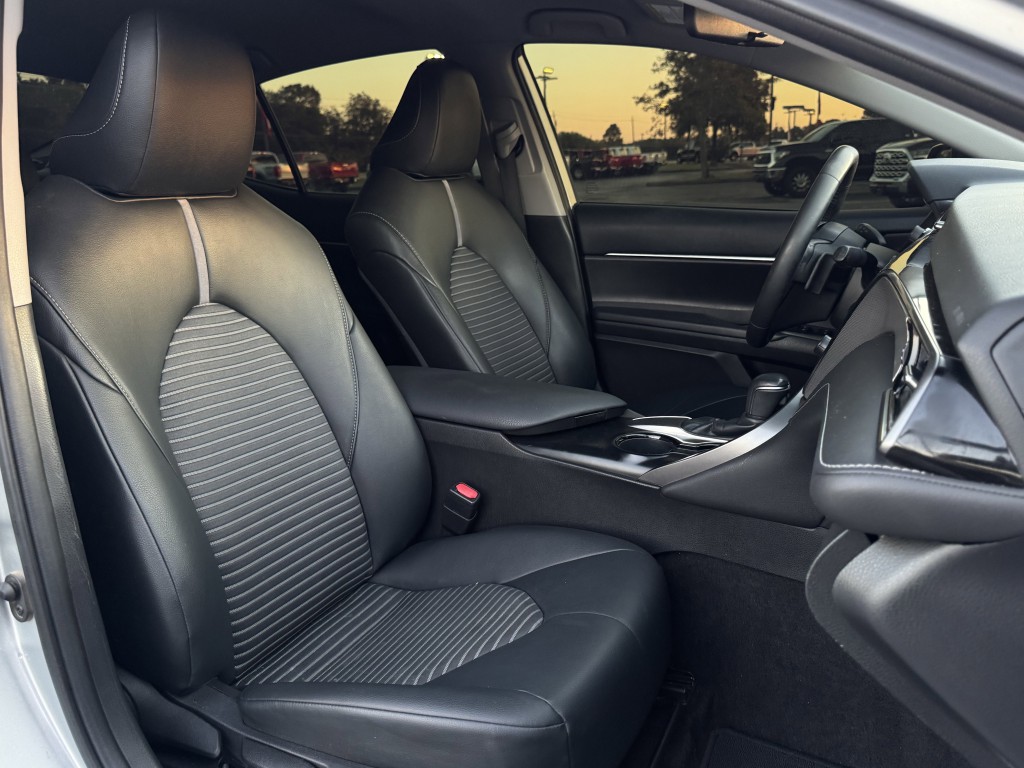 2019 Toyota Camry Image 21