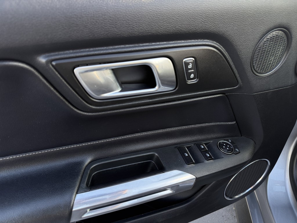 2021 Ford Mustang Image 27