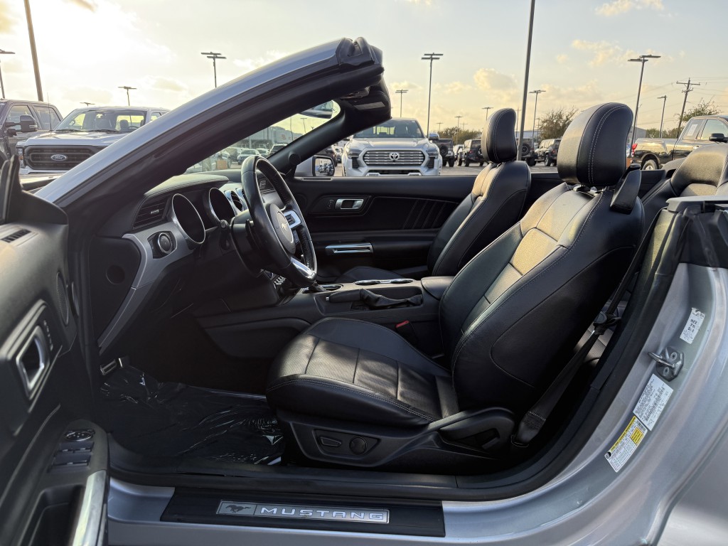 2021 Ford Mustang Image 28