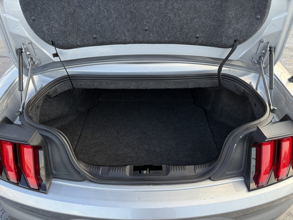 2021 Ford Mustang Image 31