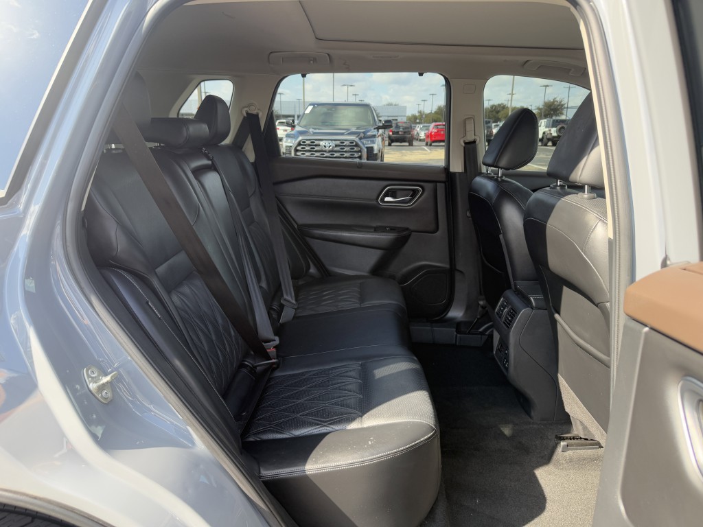 2022 Nissan Rogue Image 32