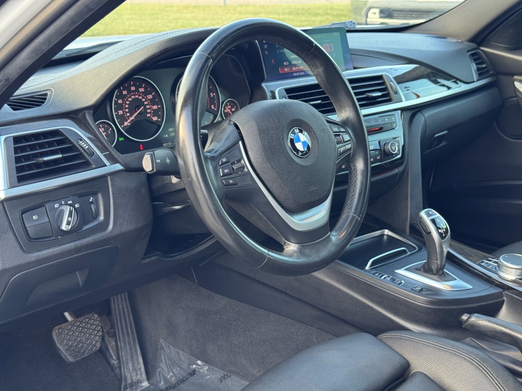 2018 BMW 3 Series Image 12