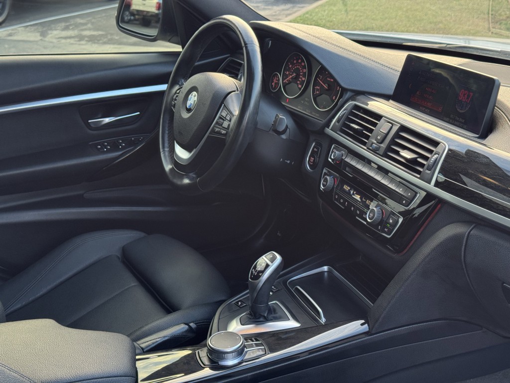 2018 BMW 3 Series Image 13