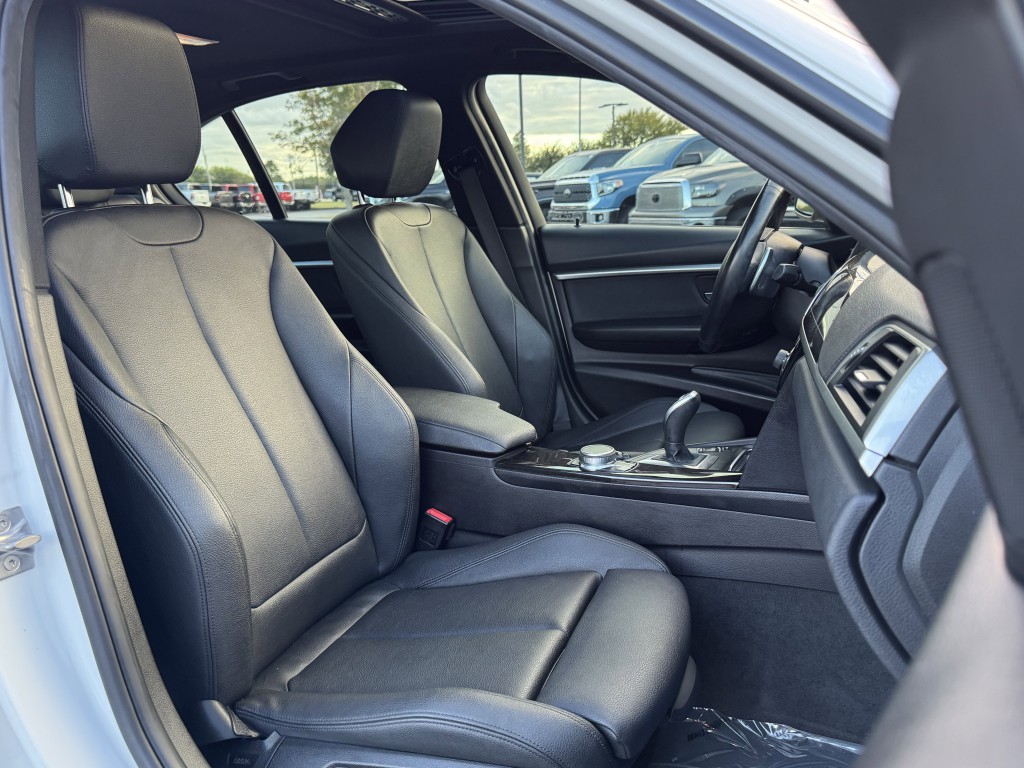 2018 BMW 3 Series Image 23