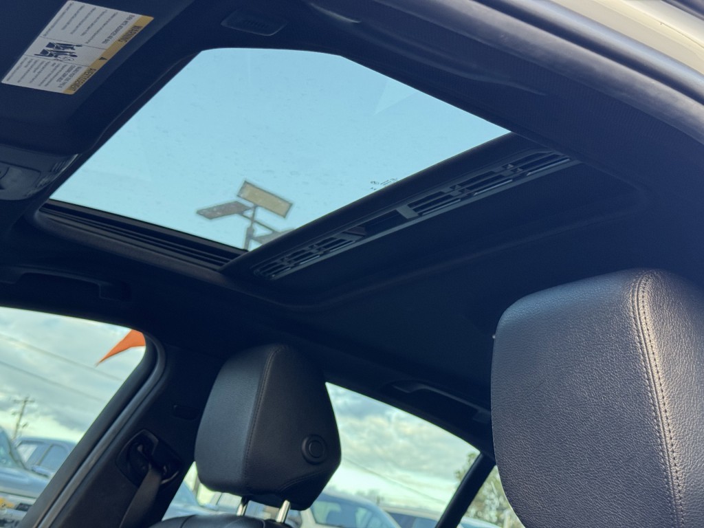 2018 BMW 3 Series Image 25