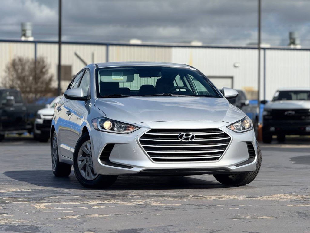 2017 Hyundai Elantra Image 3