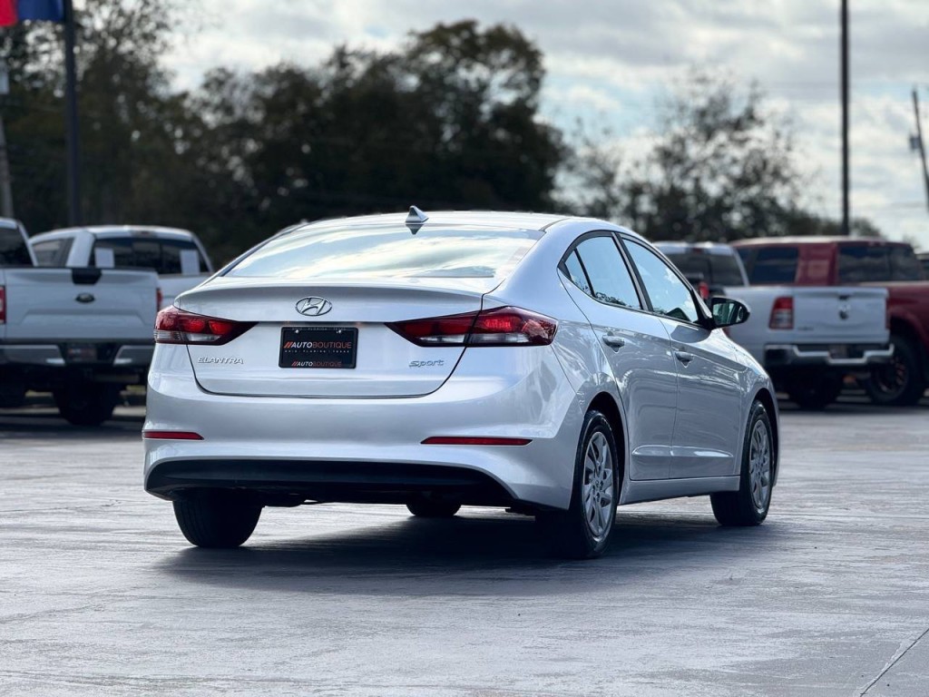 2017 Hyundai Elantra Image 8