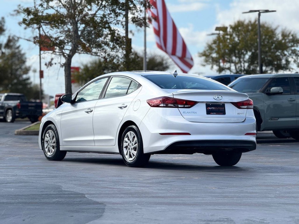 2017 Hyundai Elantra Image 9
