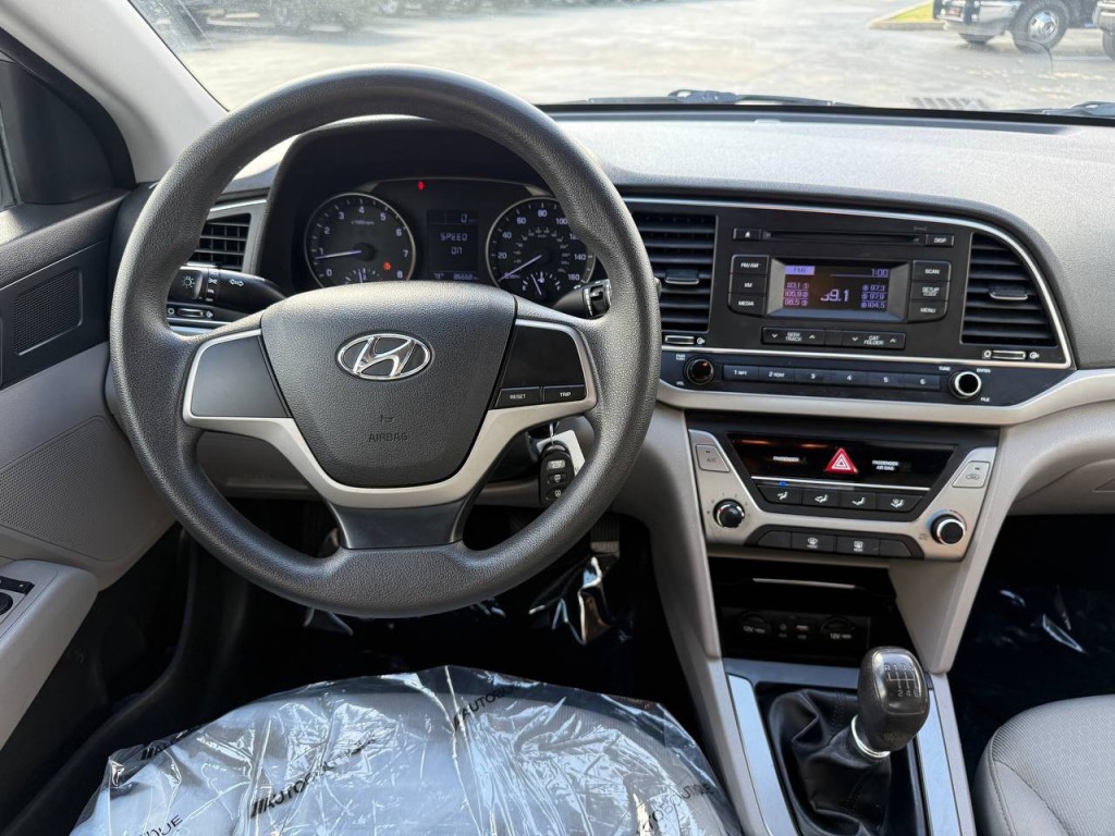 2017 Hyundai Elantra Image 13