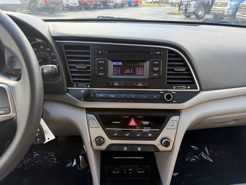2017 Hyundai Elantra Image 17