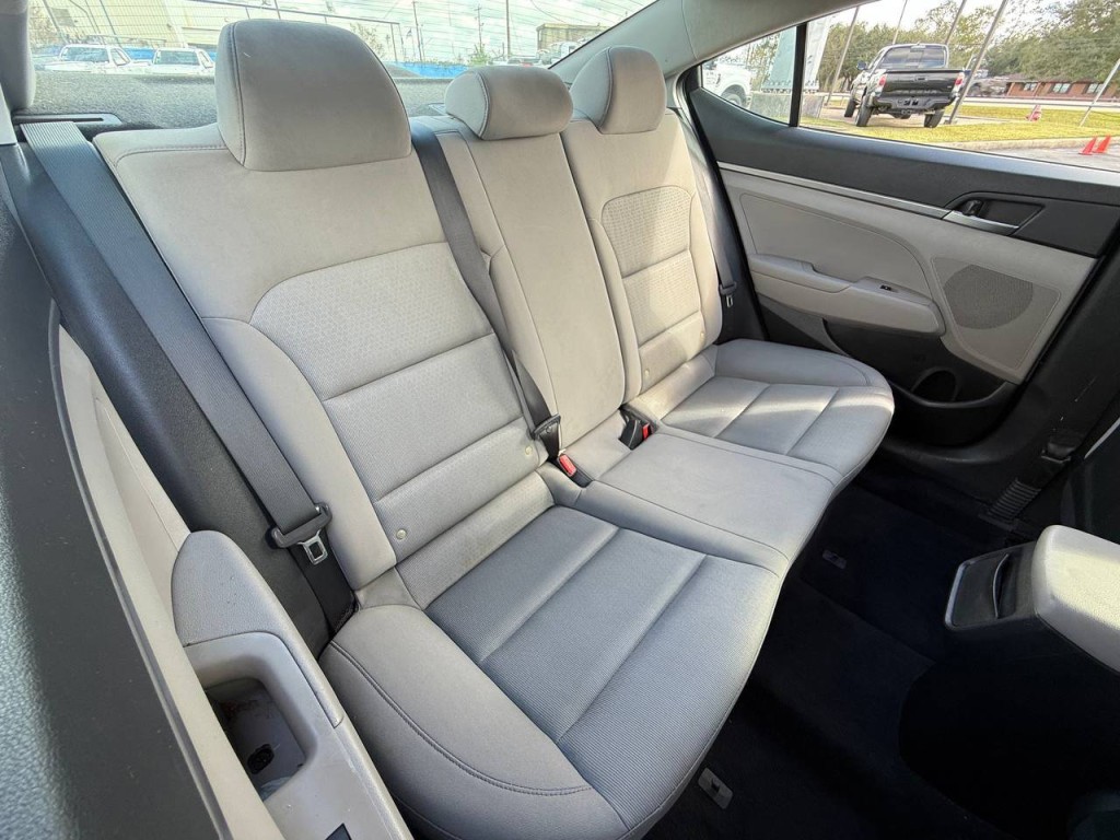 2017 Hyundai Elantra Image 19