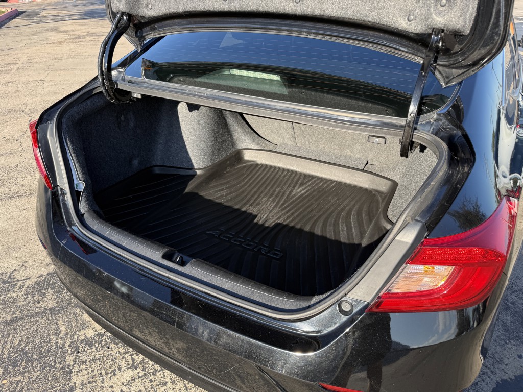 2018 Honda Accord Image 32