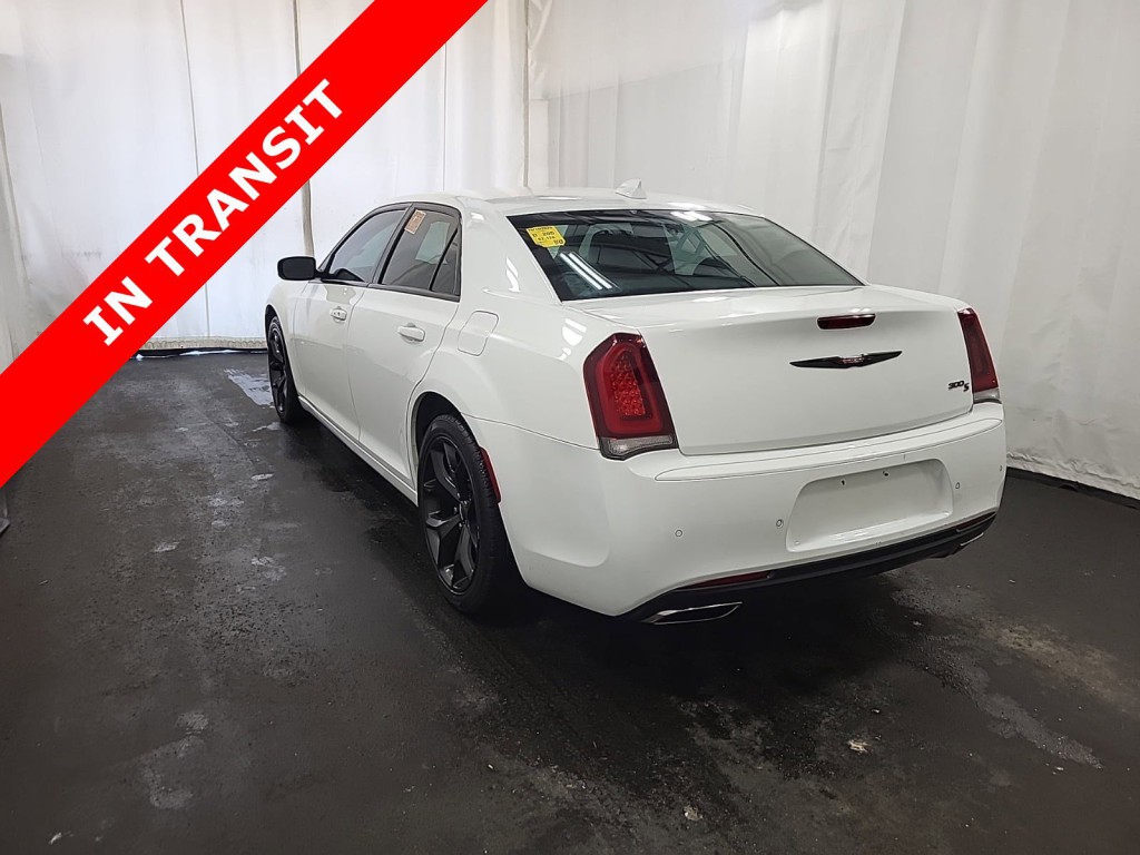 2021 Chrysler 300 Image 5
