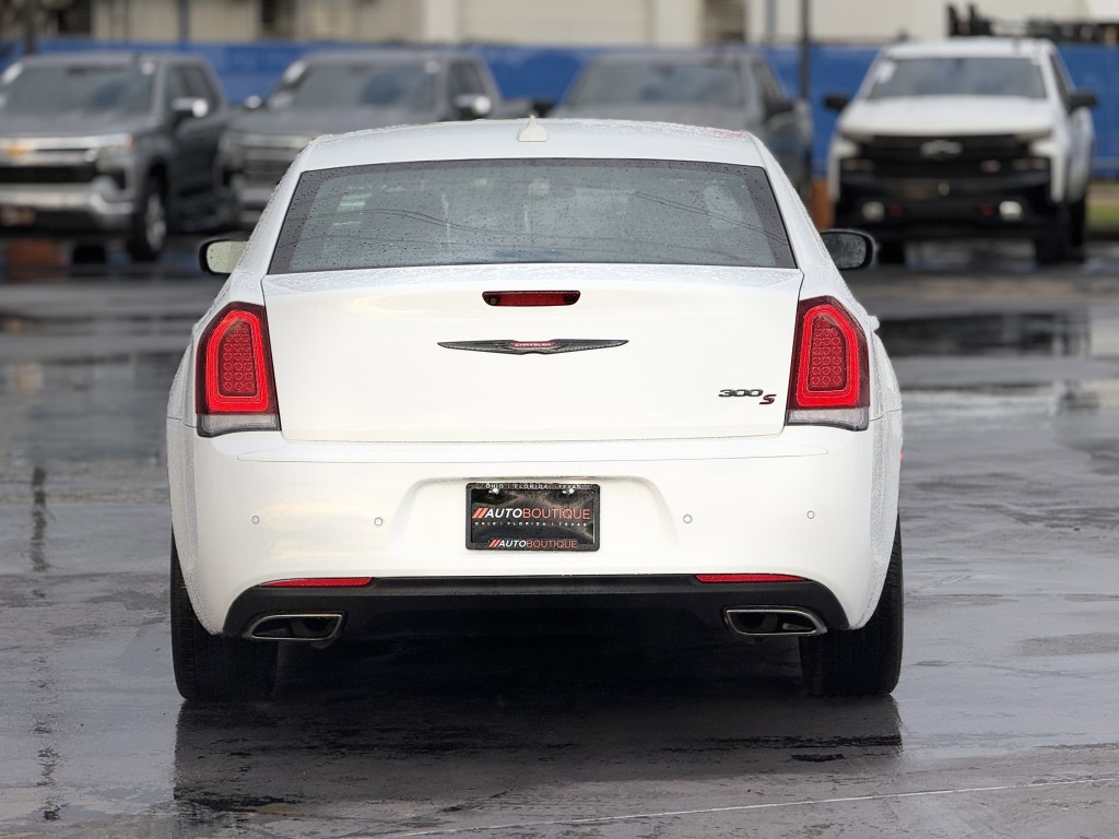 2021 Chrysler 300 Image 7