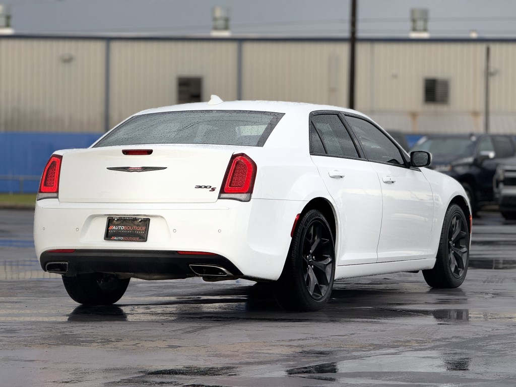2021 Chrysler 300 Image 8