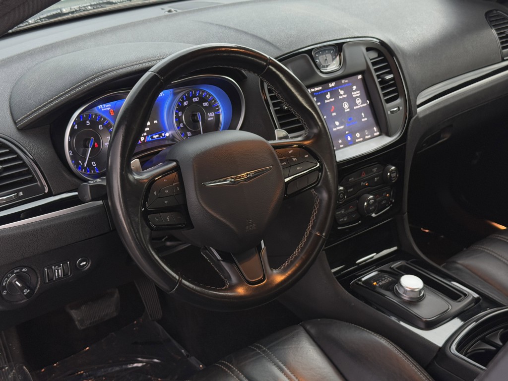 2021 Chrysler 300 Image 13