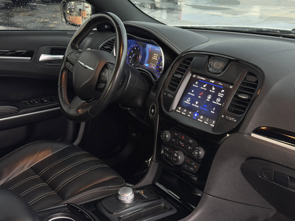 2021 Chrysler 300 Image 14