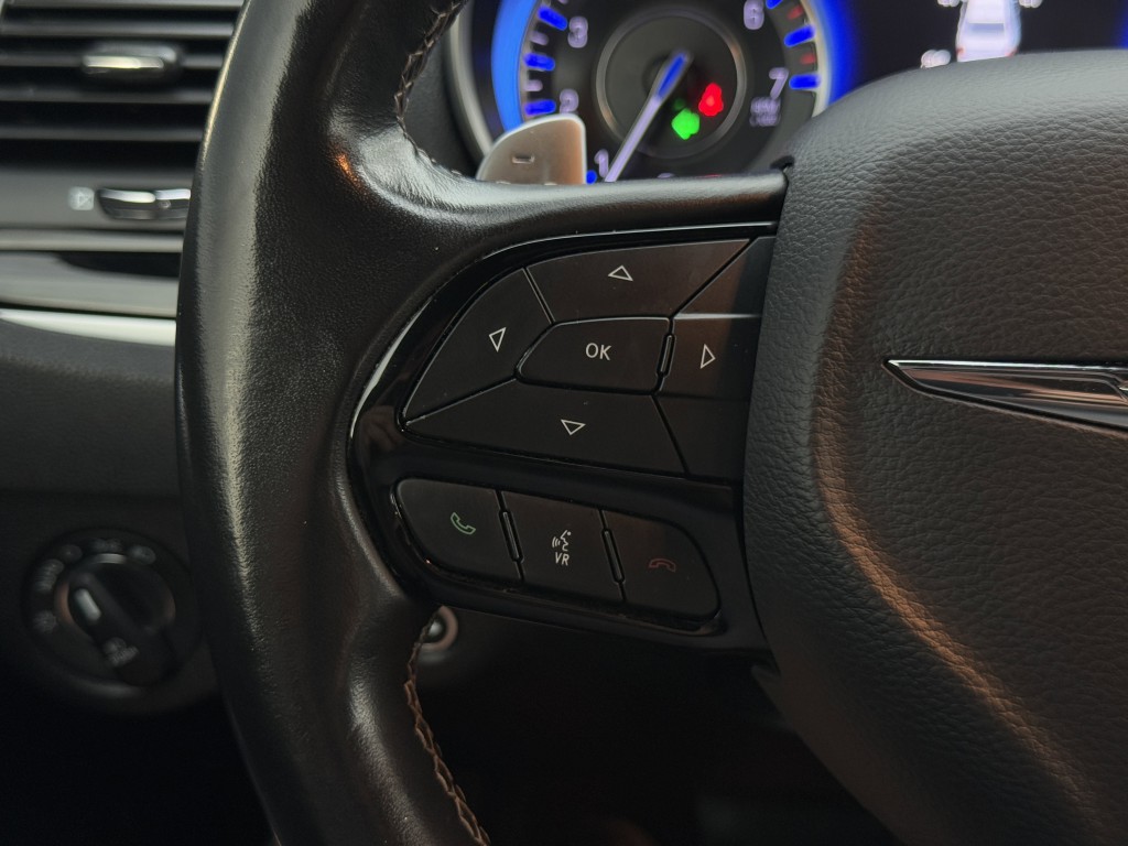 2021 Chrysler 300 Image 17