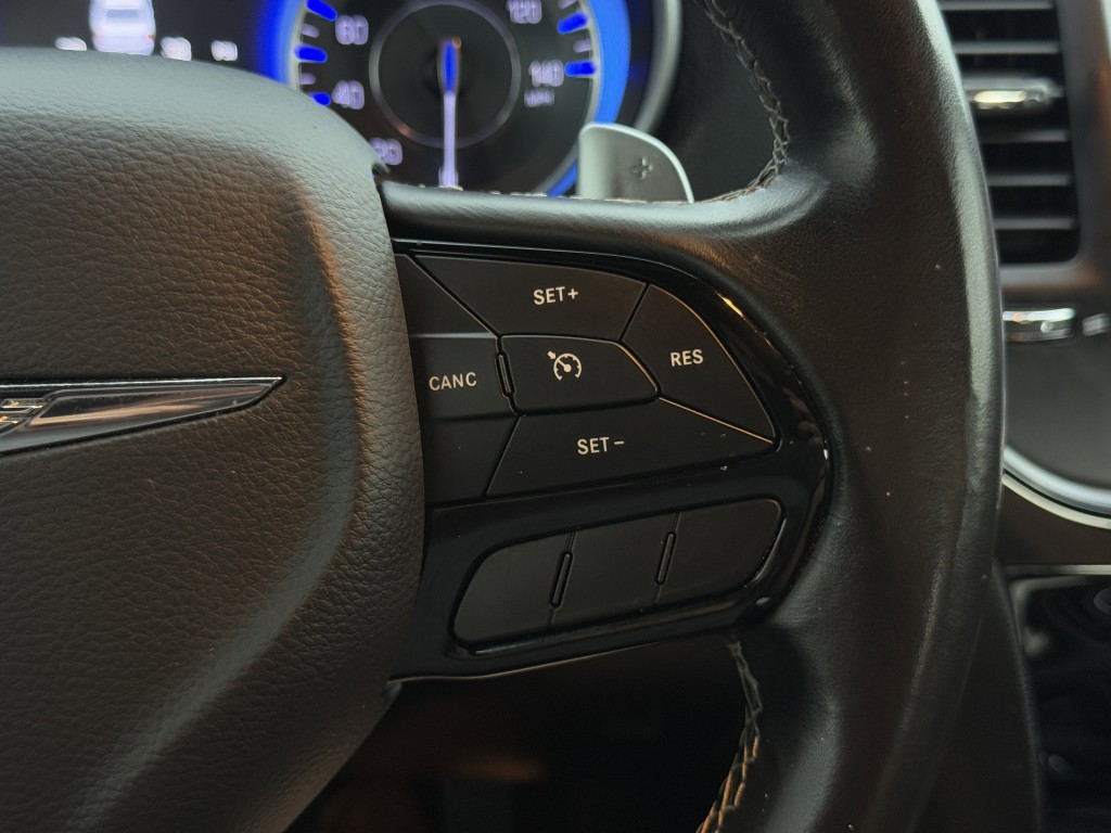 2021 Chrysler 300 Image 18